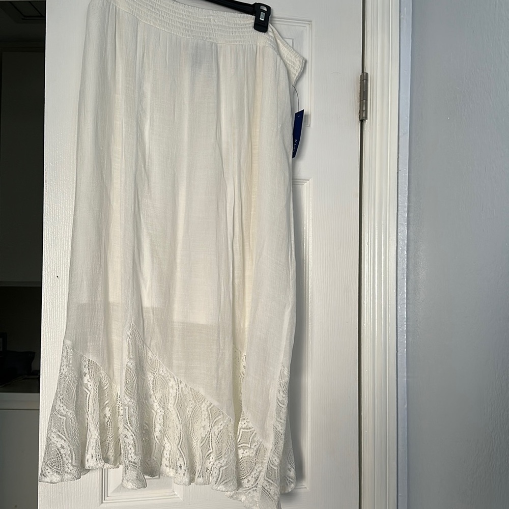 Apt 9 skirt with lace trim New with tag